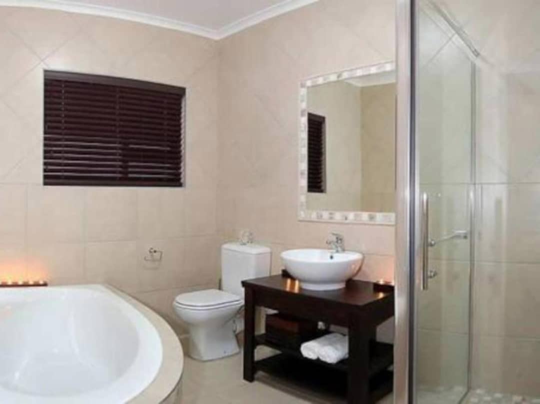 Luxury Room at Lalapanzi Lodge