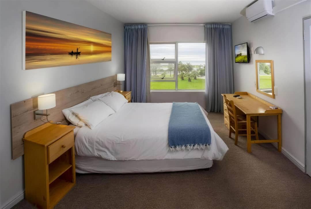 Standard room with a double bed and en-suite bathroom